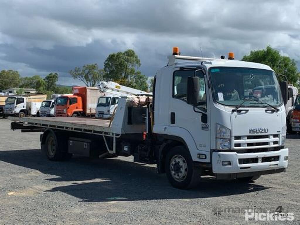 Buy Used 2014 Isuzu 2014 Isuzu FSR 850 LWB Tilt Tray Crane Truck