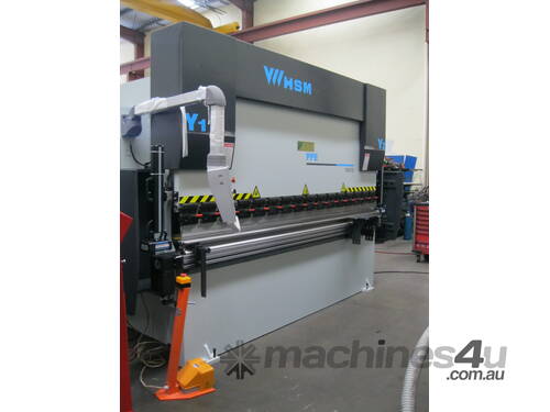 SHAW - HSM 3.2 metre x 130 Ton Synchro 7 Axis Pressbrake