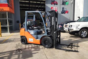 Toyota Forklift 2.5T Container Mast Low Hours
