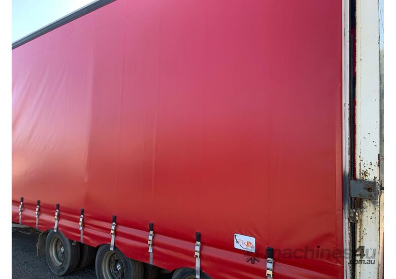 caption 1995 FREIGHTER ST3