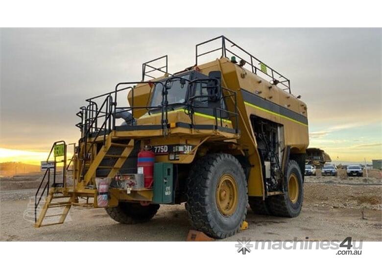caption 2000 Caterpillar 775G Off-Highway Service Truck