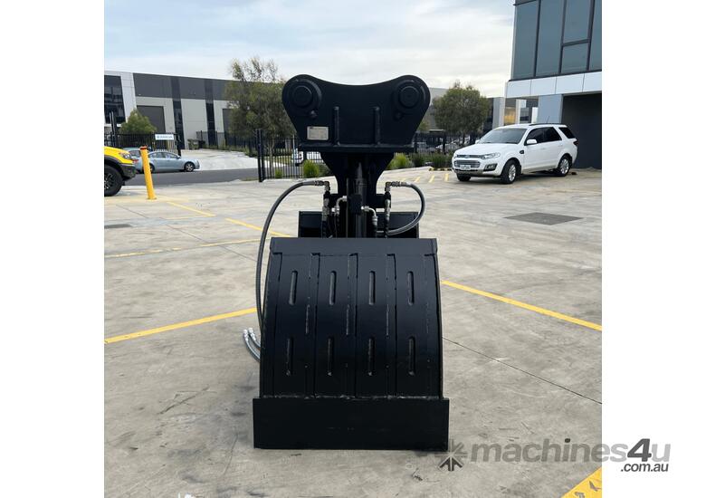 caption (BRAND NEW) Rotating Clamshell Bucket 16T - 26T + FREE SERVICING KIT (RRP $2,970)