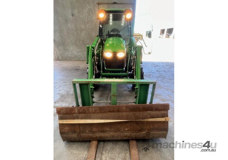 caption 2011 John Deere 4720 Compact Ut Tractors