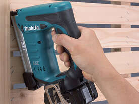 Makita 18V Mobile T50 Stapler - DST221Z
 - picture1' - Click to enlarge