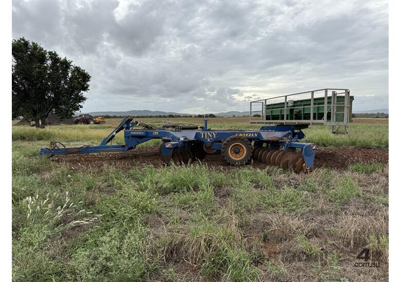 caption 2019 GRIZZLY TINY TY036-290 OFFSET DISC PLOUGH