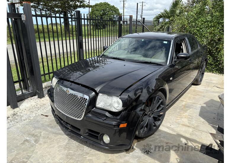 caption 2006 Chrysler 300CC Petrol