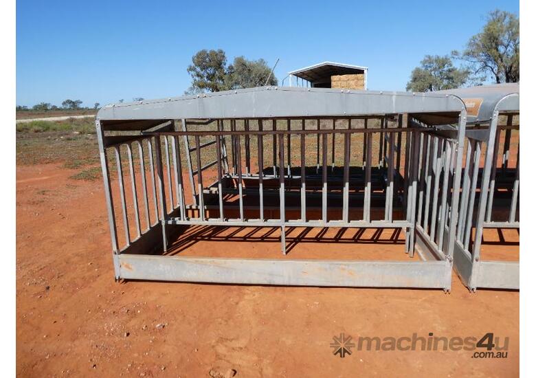 caption ADVANTAGE HAY FEEDER