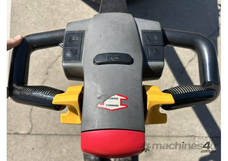 caption EP Electric Pallet Jack