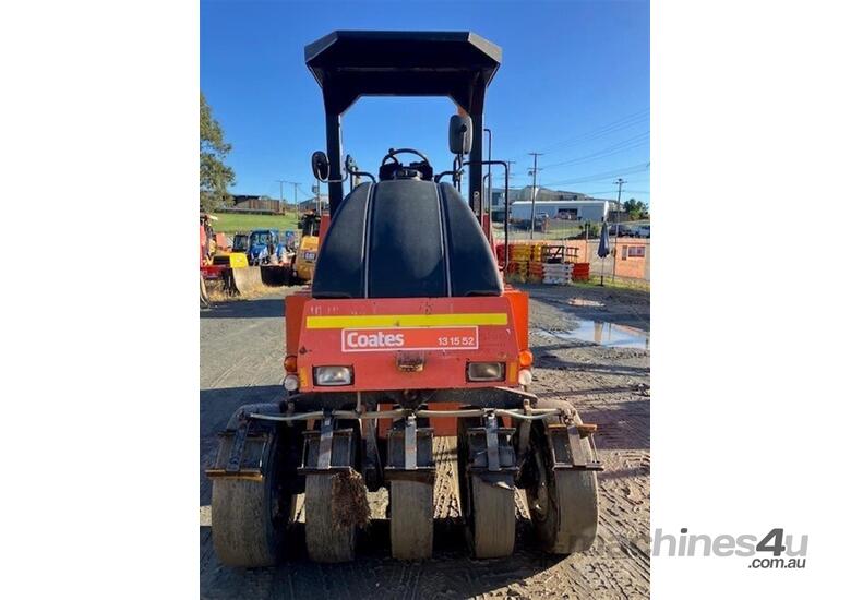 caption Dynapac CP142