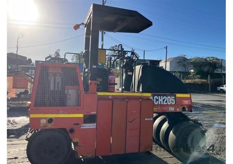 caption Dynapac CP142