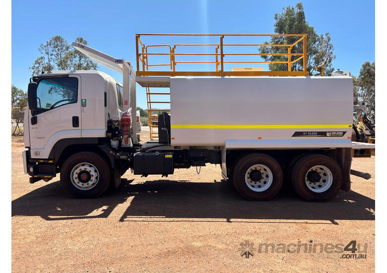 Isuzu 6x4 Water Truck