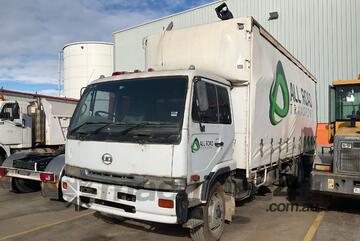 Nissan Ud 1998   Curtain Sider