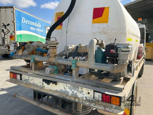 caption 2015 Isuzu FSR850 Water Cart
