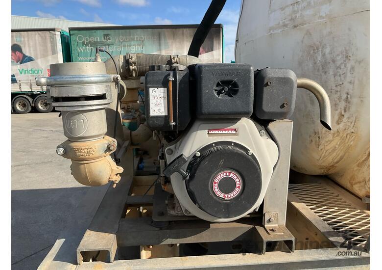 caption 2015 Isuzu FSR850 Water Cart