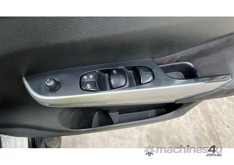 caption 2017 Nissan Navara 4x2 RX Dual Cab T/Diesel (Auto)