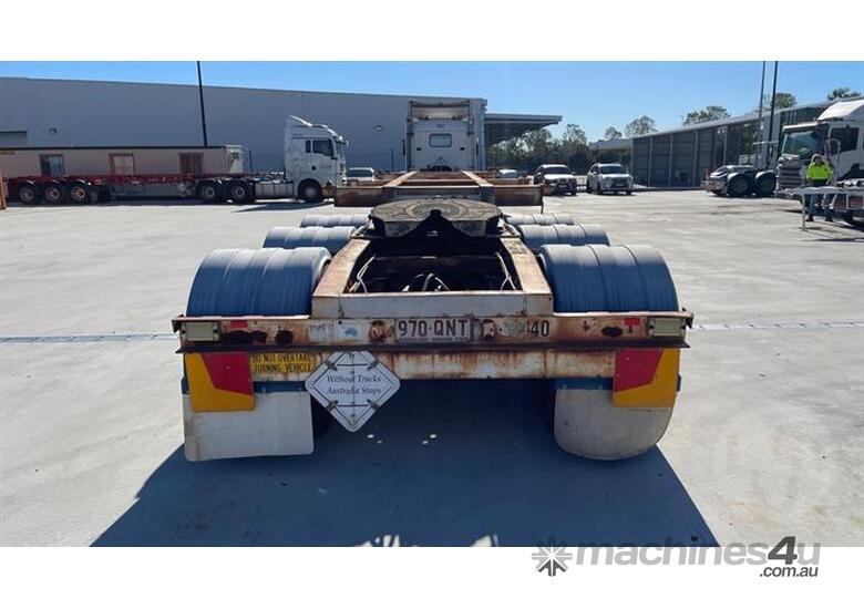 caption Krueger 20 FT Tri-axle