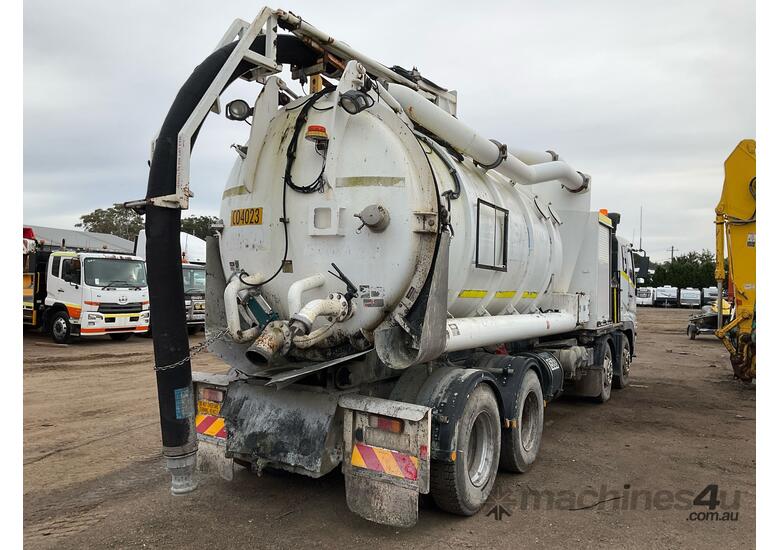 2010 Mitsubishi FS 8X4 Vacuum Truck