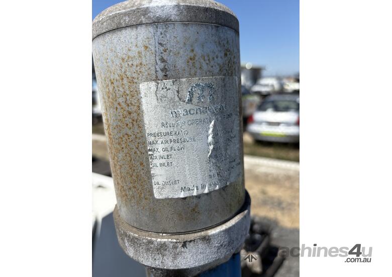 Diesel Engine Oil Tank with Macnaught Retractable Hose