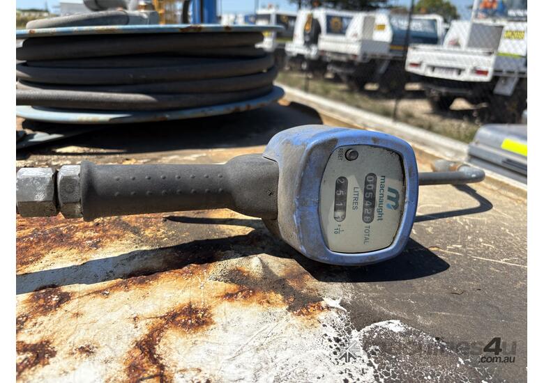 Diesel Engine Oil Tank with Macnaught Retractable Hose