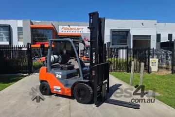 Toyota Forklift 2.5T with Tyne Postioners 2020 Model Low Hours (Unit#: AU431)