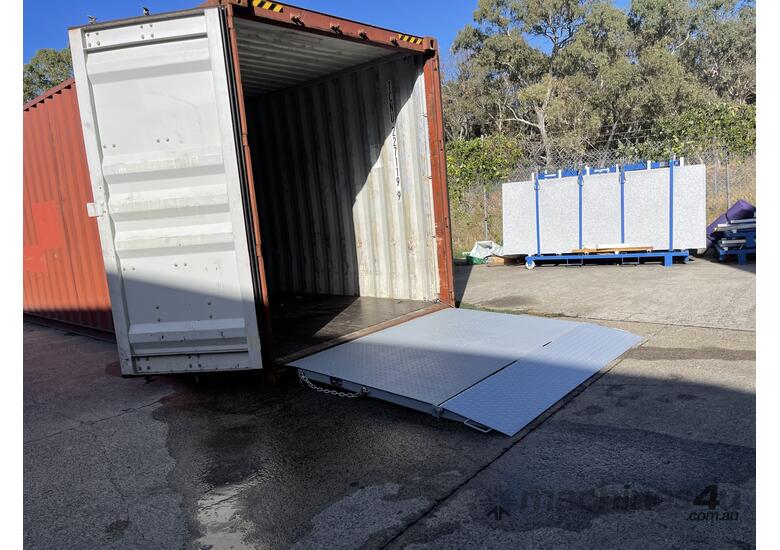 2.2mx2m-8Tonne Folding Container Loading Ramp