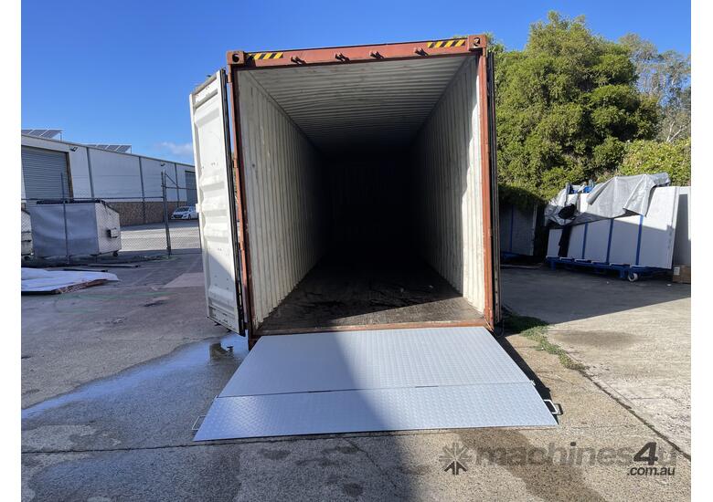 2.2mx2m-8Tonne Folding Container Loading Ramp