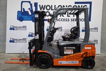 Wollongong Forklift: 2019 Toyota 2.5T Electric, 4-Wheel, 3-Stage Container Mast, 4.5m lift!