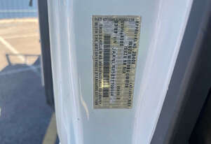 2009 Isuzu NLR 200 Short Table Top