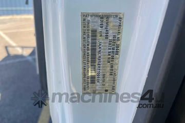 2009 Isuzu NLR 200 Short Table Top