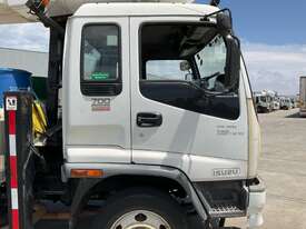2004 Isuzu FSR 700 Long EWP - picture2' - Click to enlarge