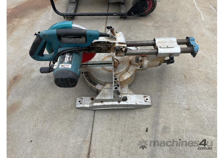 Makita Sliding Compound Mitre Saw