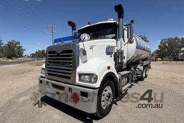 2013 MACK TRIDENT RIGID TANKER