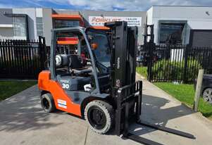 Toyota Forklift 3T Container Mast (Unit#:AU495)
