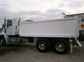 2009 Freightliner Columbia CL112 BISALLOY TIPPER - picture1' - Click to enlarge
