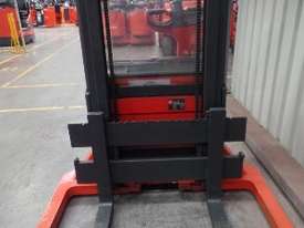 Linde L12AS 1.2 Tonne Pallet Stacker - picture2' - Click to enlarge