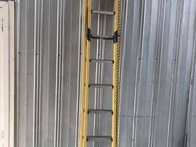 Branach Fibreglass & Aluminum Extension Ladder 2.7 to 3.9 Meter Industrial Quality - picture1' - Click to enlarge