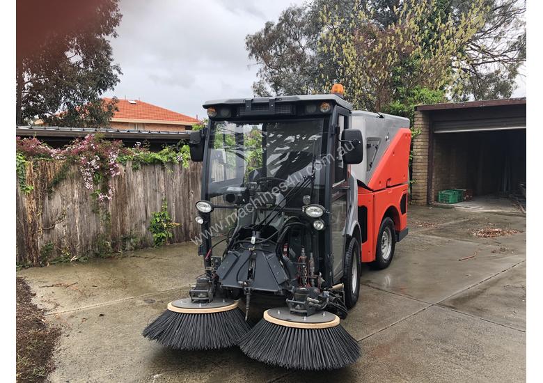 caption Hako Citymaster 1600 sweeper