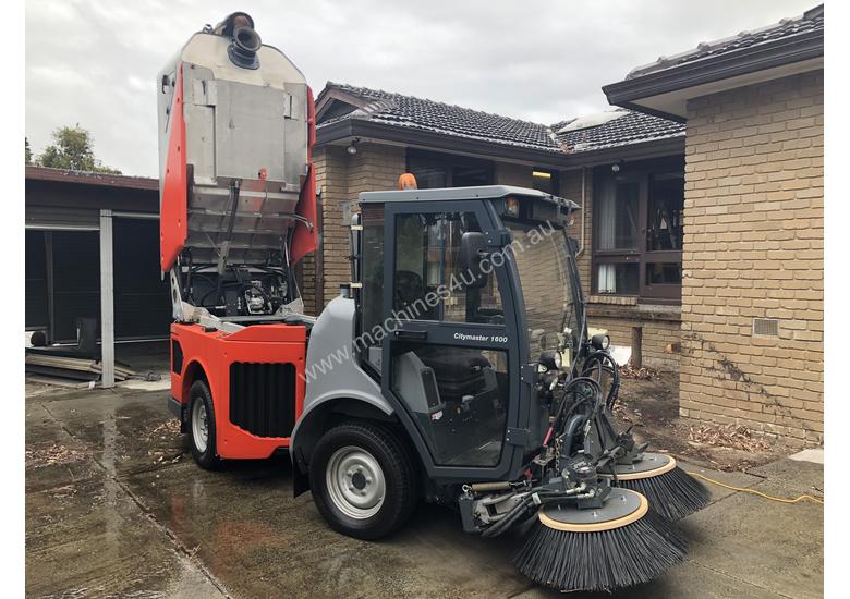 caption Hako Citymaster 1600 sweeper