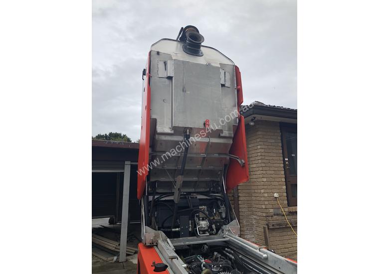 caption Hako Citymaster 1600 sweeper