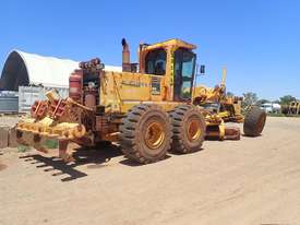Komatsu GD825A-2 Grader - picture0' - Click to enlarge