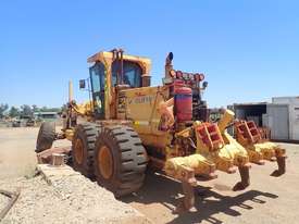 Komatsu GD825A-2 Grader - picture2' - Click to enlarge