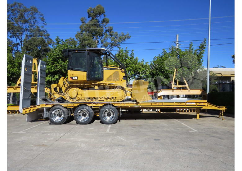 caption Tri Axle Tag Trailer Cat D5K XL dozer combo ATTTAG