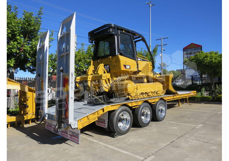 caption Tri Axle Tag Trailer Cat D5K XL dozer combo ATTTAG