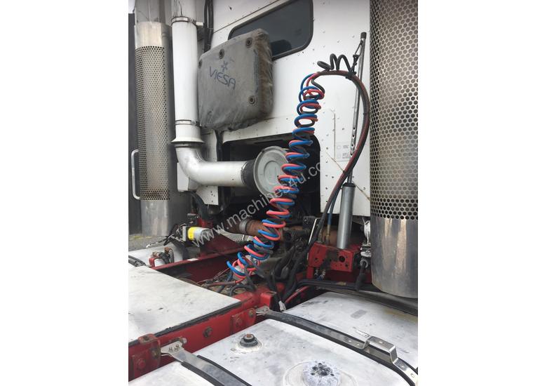 caption 2004 KENWORTH K104 AERODYNE