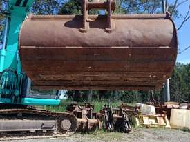 5T Excavator mud bucket. Titan brand Bolt on edge, - picture0' - Click to enlarge