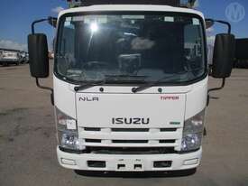 Isuzu NLR200 - picture2' - Click to enlarge