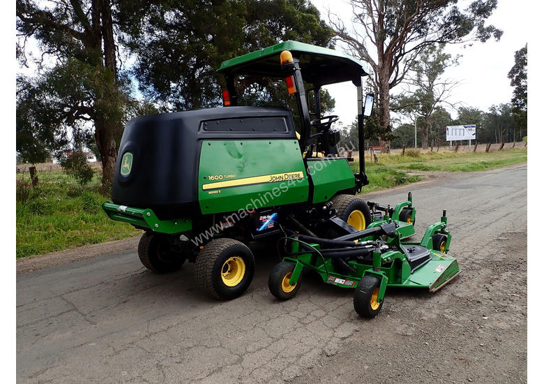 caption John Deere 1600 Wide Area mower Lawn Equipment