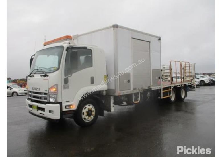 caption 2013 Isuzu FSR 850 Long