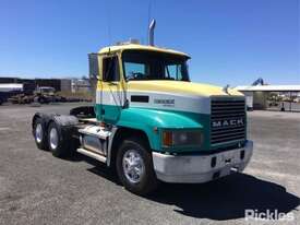 2002 Mack Value Liner - picture0' - Click to enlarge