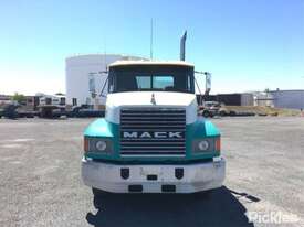 2002 Mack Value Liner - picture1' - Click to enlarge